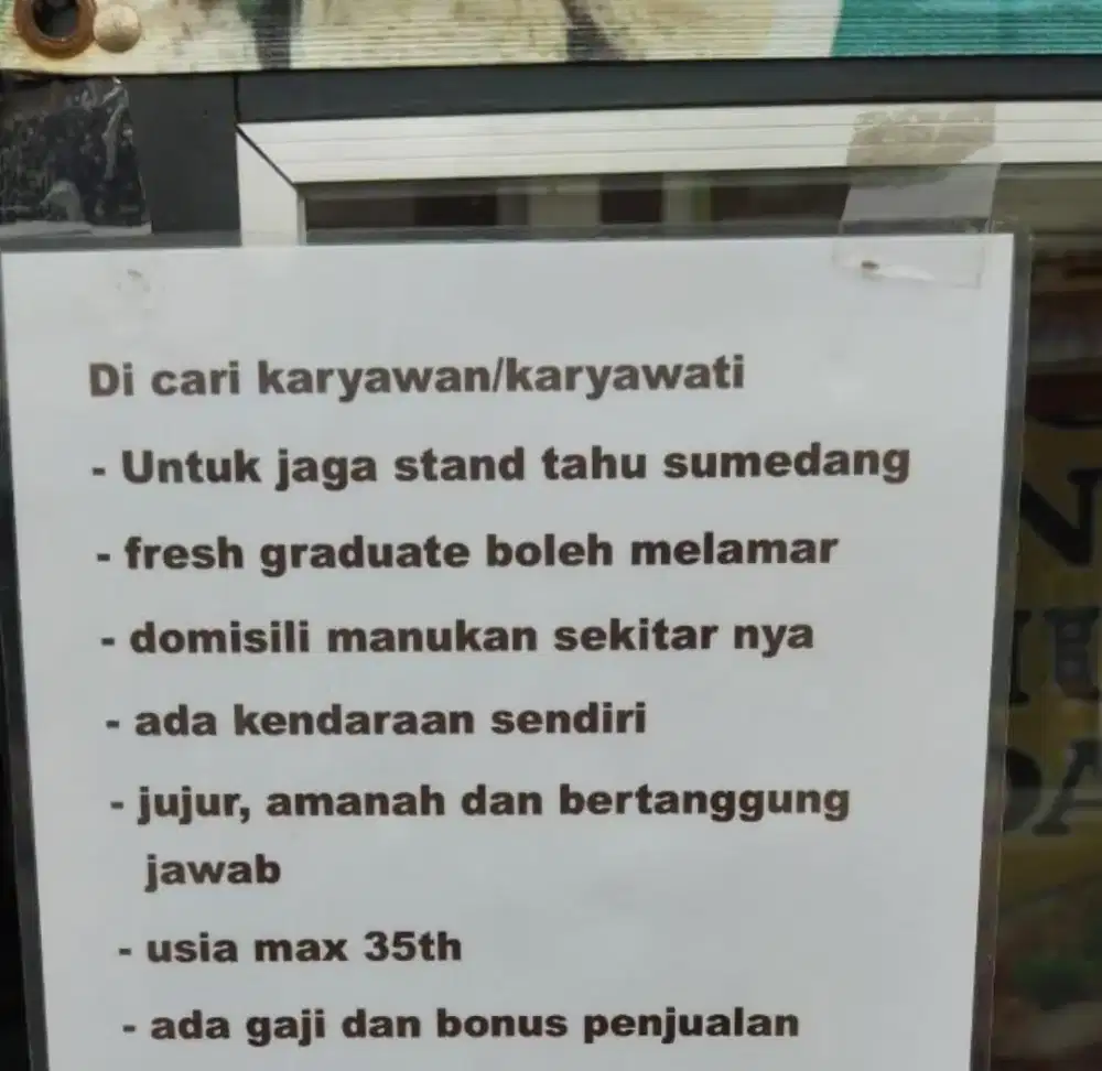 Di cari karyawan dan karyawati untuk jaga stand tahu sumedang