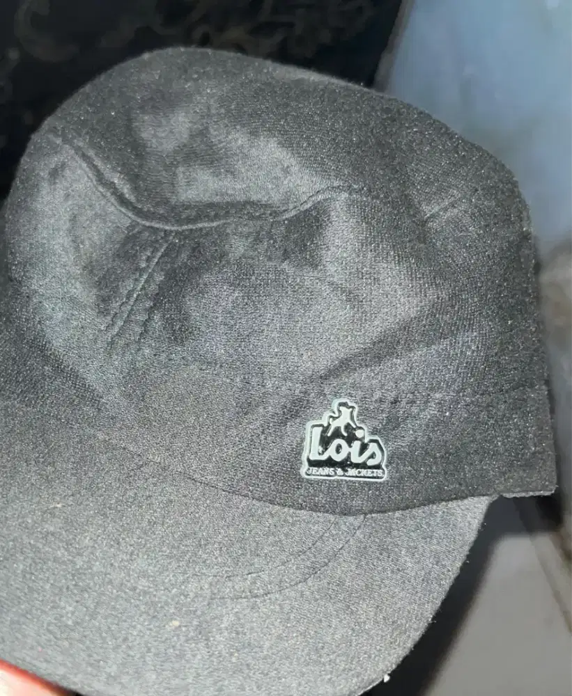 Topi masih baru