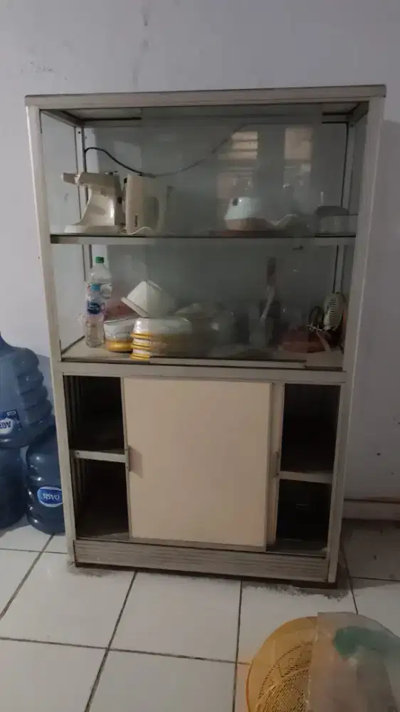 Jual cepat etalase kaca, mau pindahan
