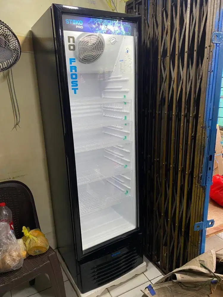 Dijual Showcase Steko LG 300 5 Rak, Masih Baru Pemakaian 2 Bulan