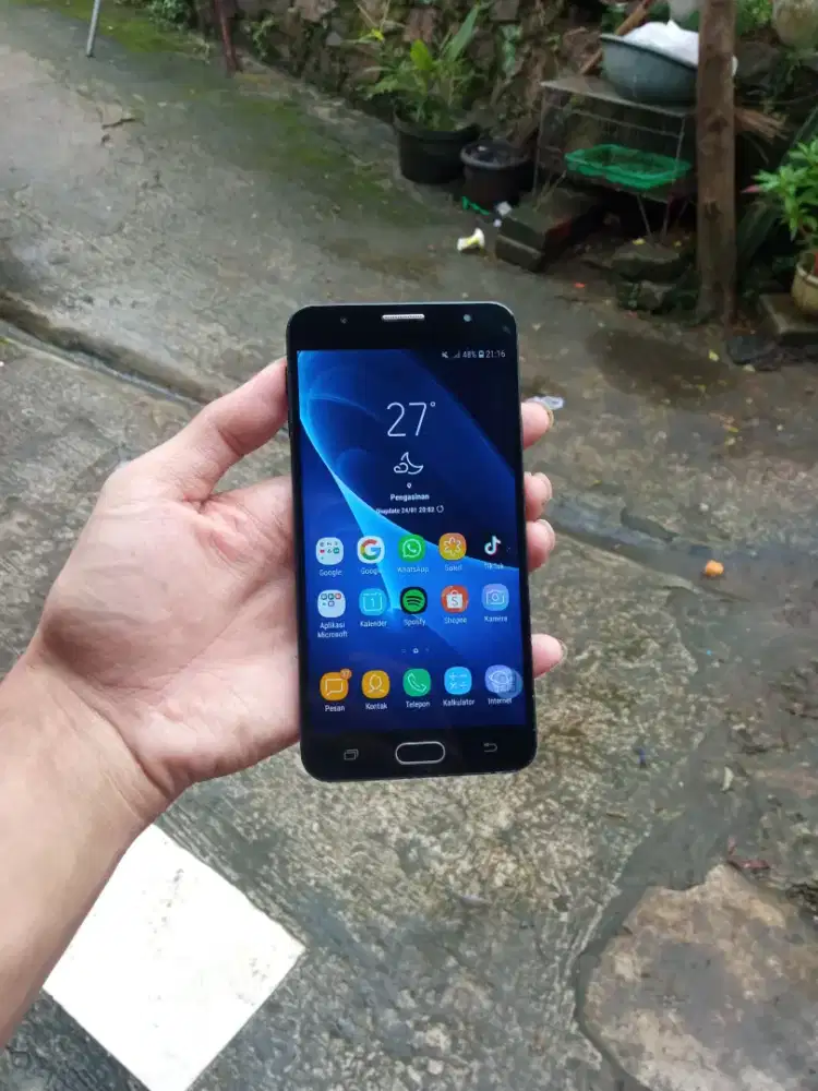 Samsung Galaxy J7 Prem