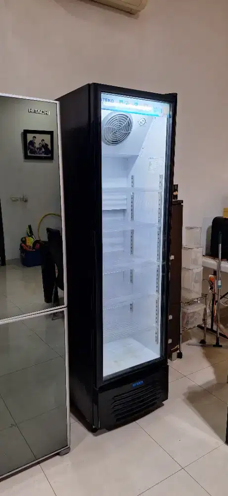 Lemari Pendingin showroom case STEKO