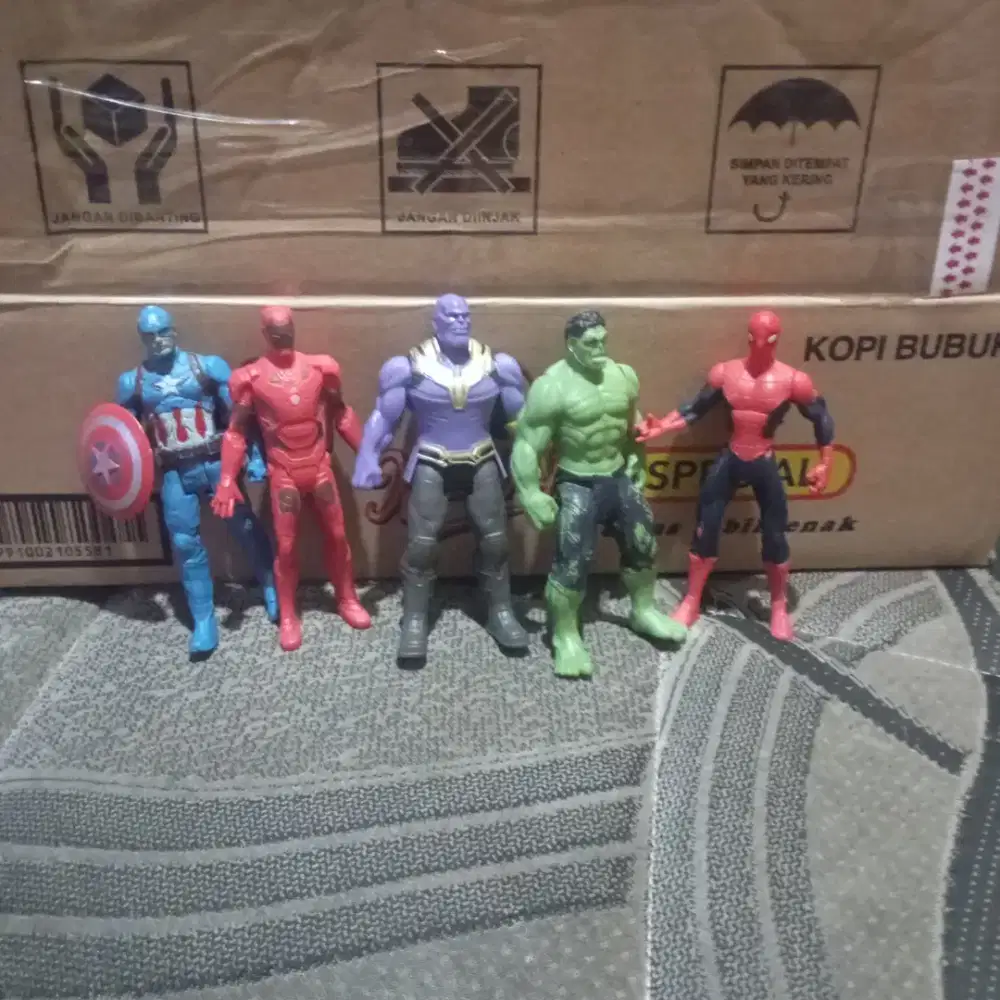 Mainan Action Figure Superhero isi 5 kondisi 2nd hand