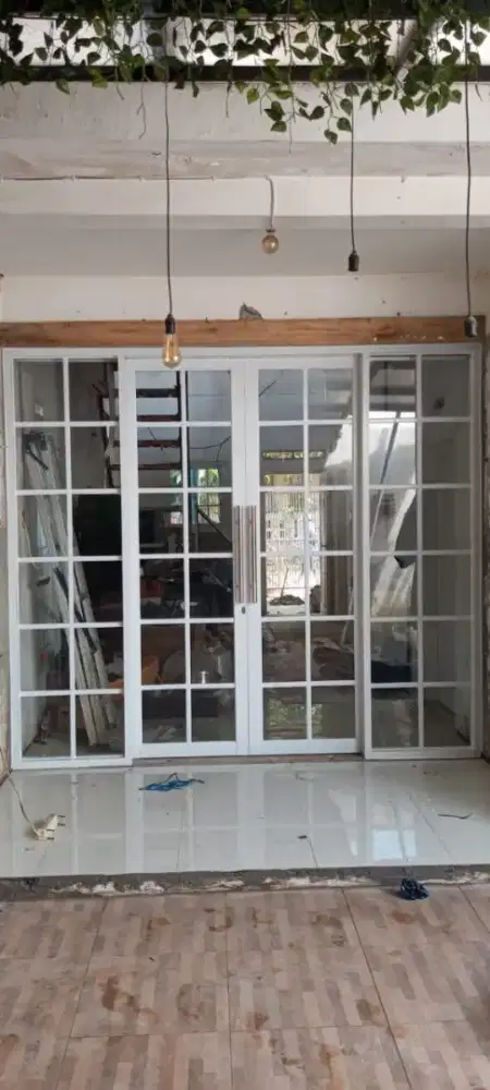 Kusen aluminium pintu aluminium partisi aluminium kaca
