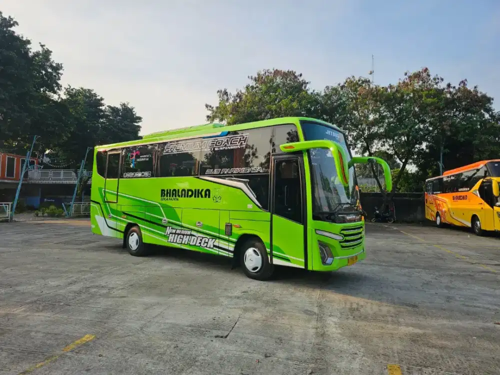 Bus Medium Mitsubishi Canter JB5