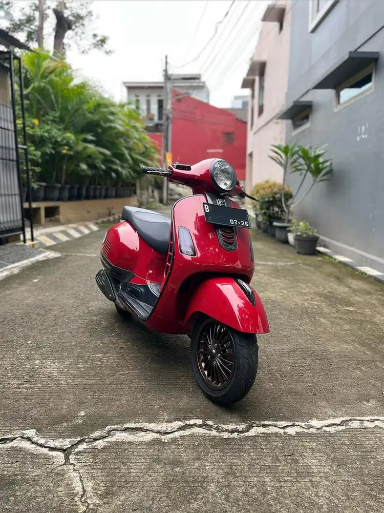 VESPA GTS 150 3VIE TAHUN 2016