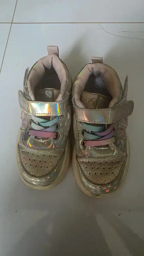 Sepatu anak uk 26