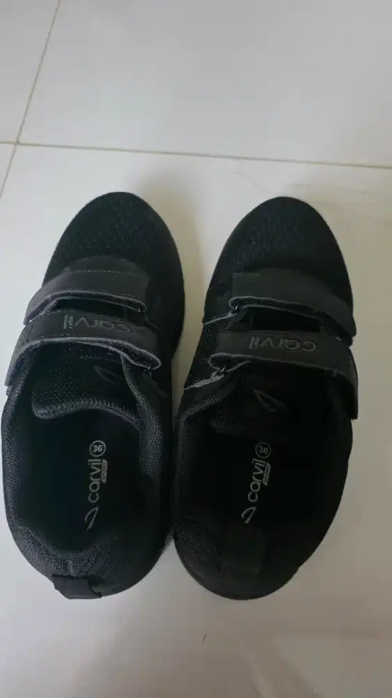 Sepatu Carvil hitam uk 36