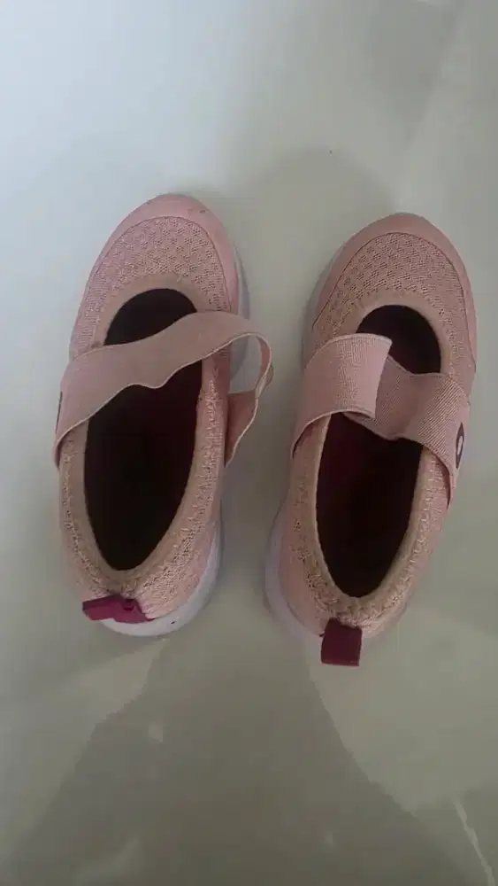 Sepatu pink anak uk 26