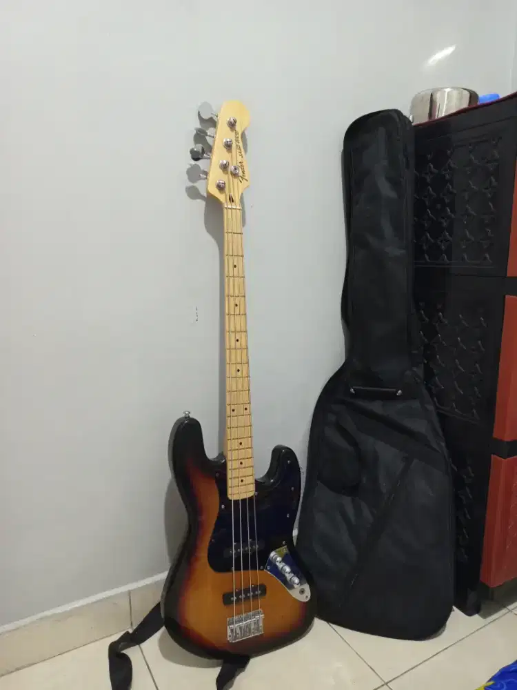 Dijual gitar bass Fender custom