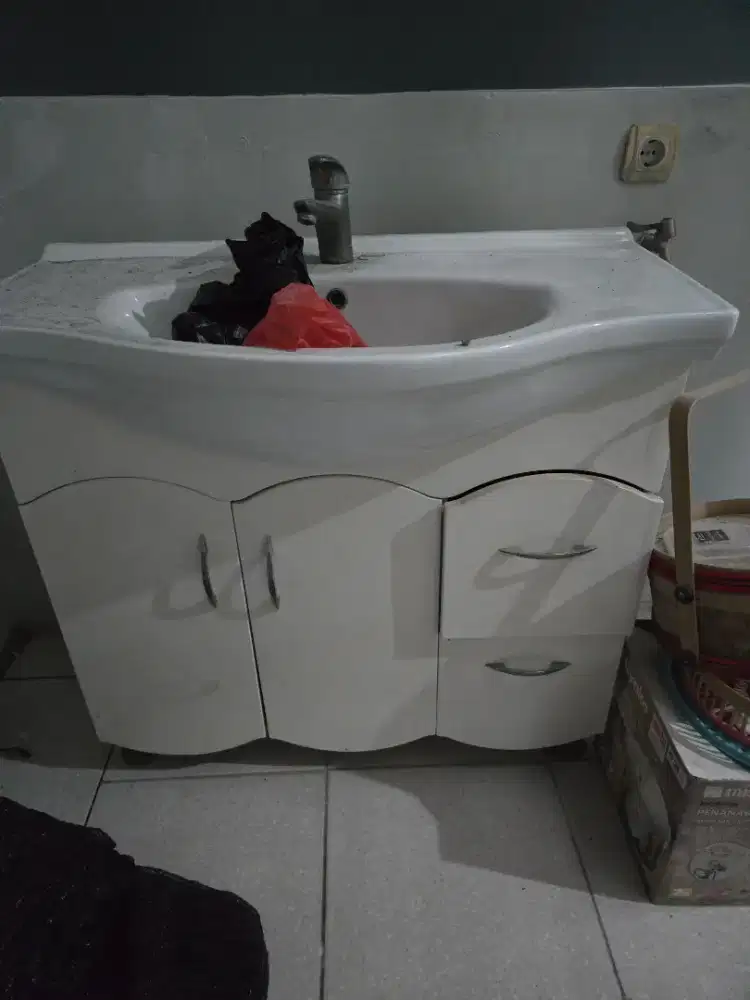 Meja wastafel informa