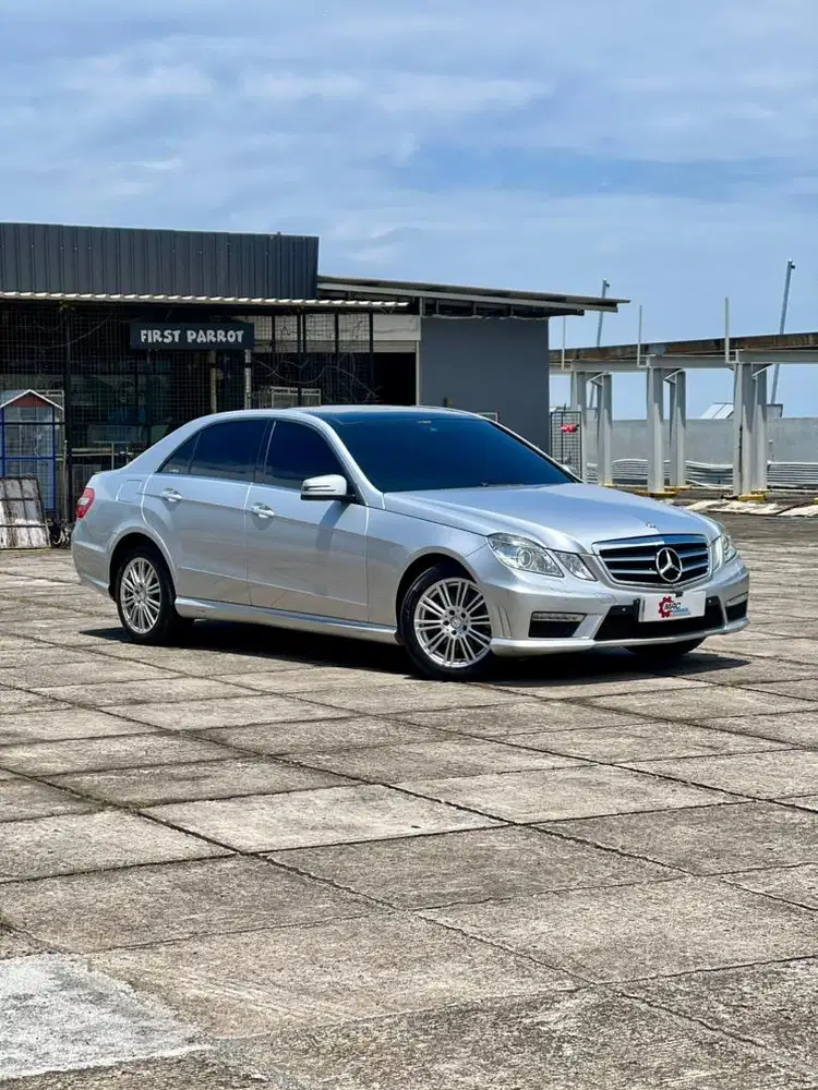 Mercedes Benz E300 Elegance CBU  Sunroof Panoramic 2010