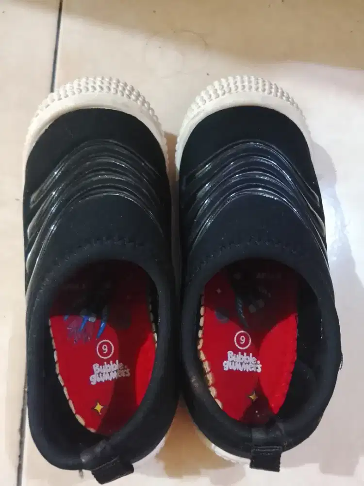 Sepatu anak untuk usia 3th