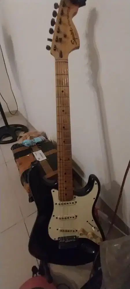 Gitar squiere standard