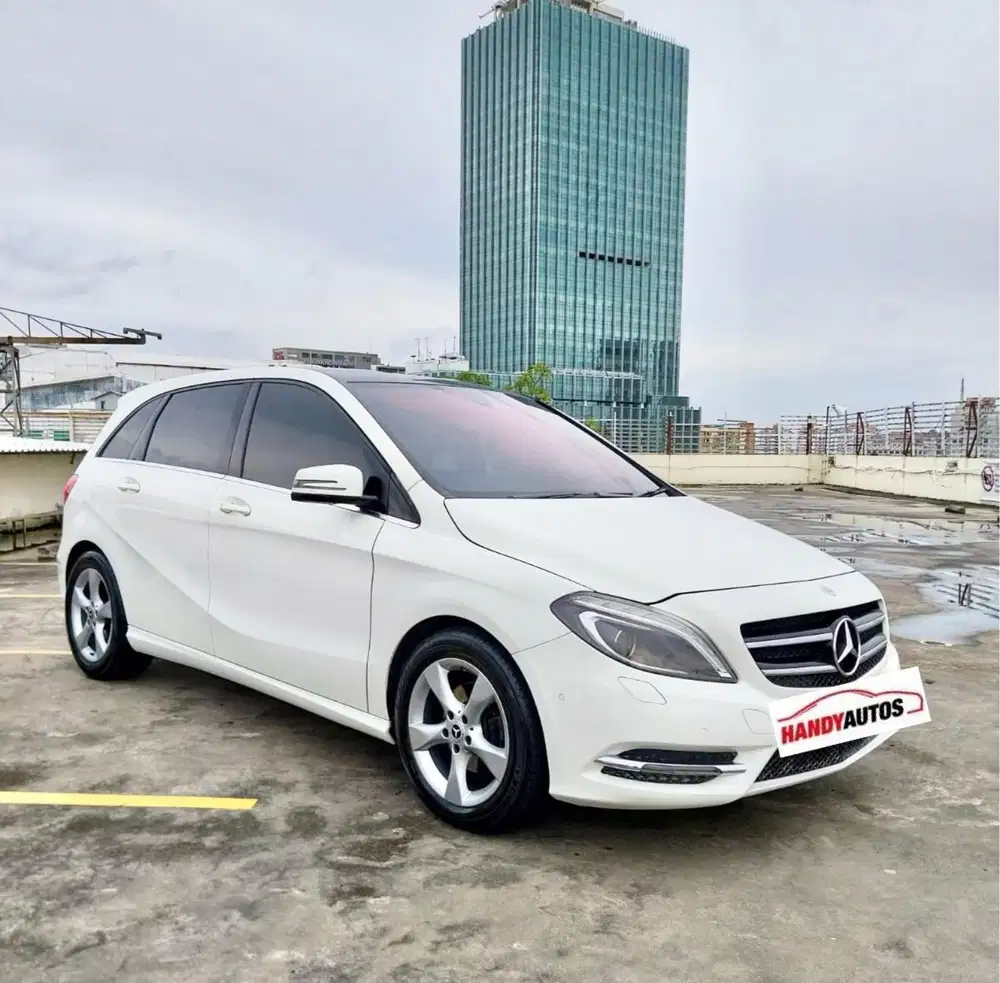 Mercedes Benz B200 AMG Tahun 2013 Automatic putih metalik