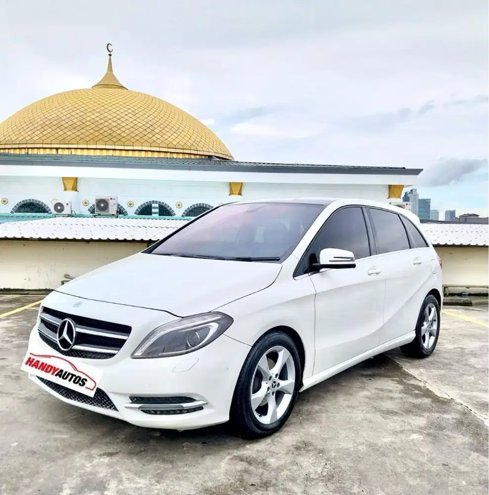Mercedes Benz B200 AMG Tahun 201 Automatic putih metalik