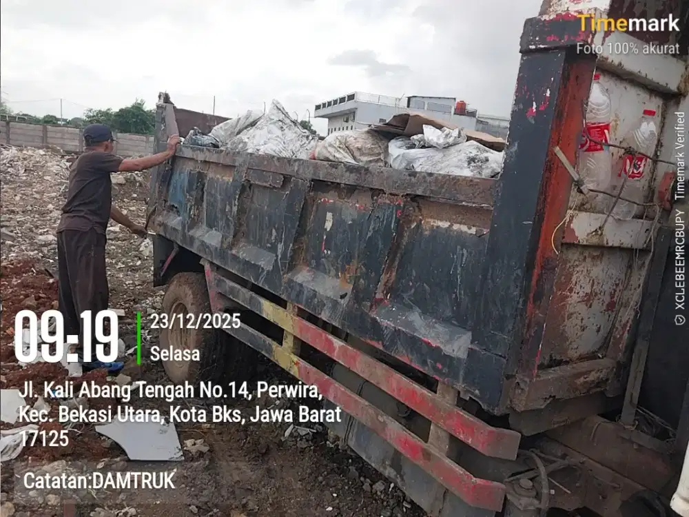Buang puing sampah  banguna