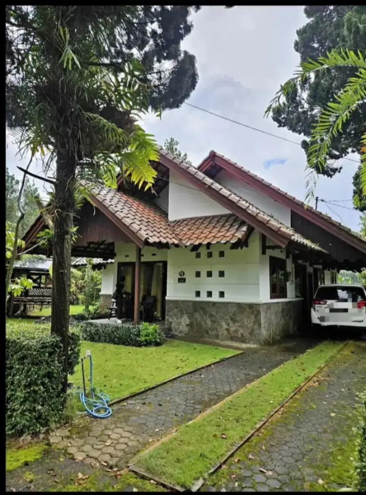 Dijual Villa di Grand Trawas Terawat full furnished mountain view