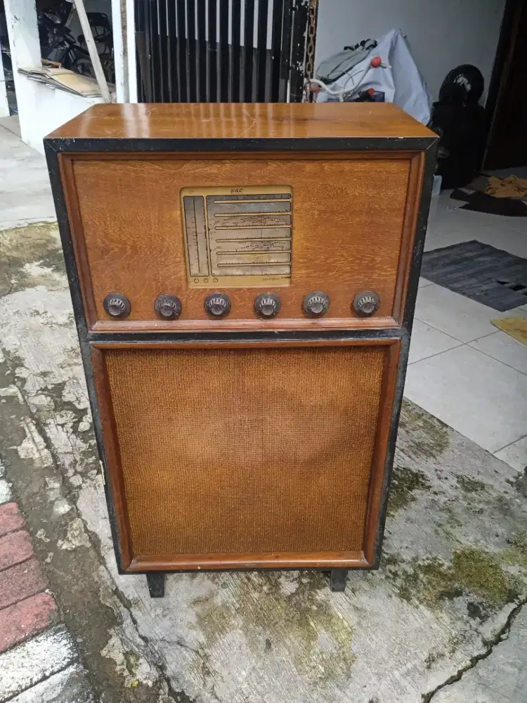 Radio tabung Made in England lengkap
