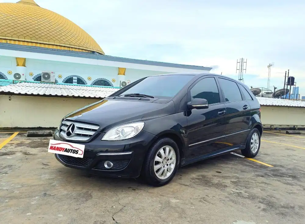 Mercedes Benz B180 Tahun 2011 Automatic Hitam metalik