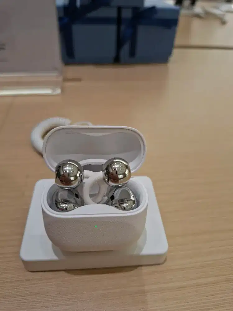 Free clip 2, Airy C-bridge design