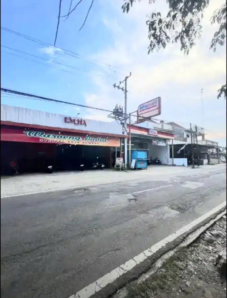 Dijual Cepat! Warung Makan Ramai + Rumah Pribadi Strategis, Siap Huni