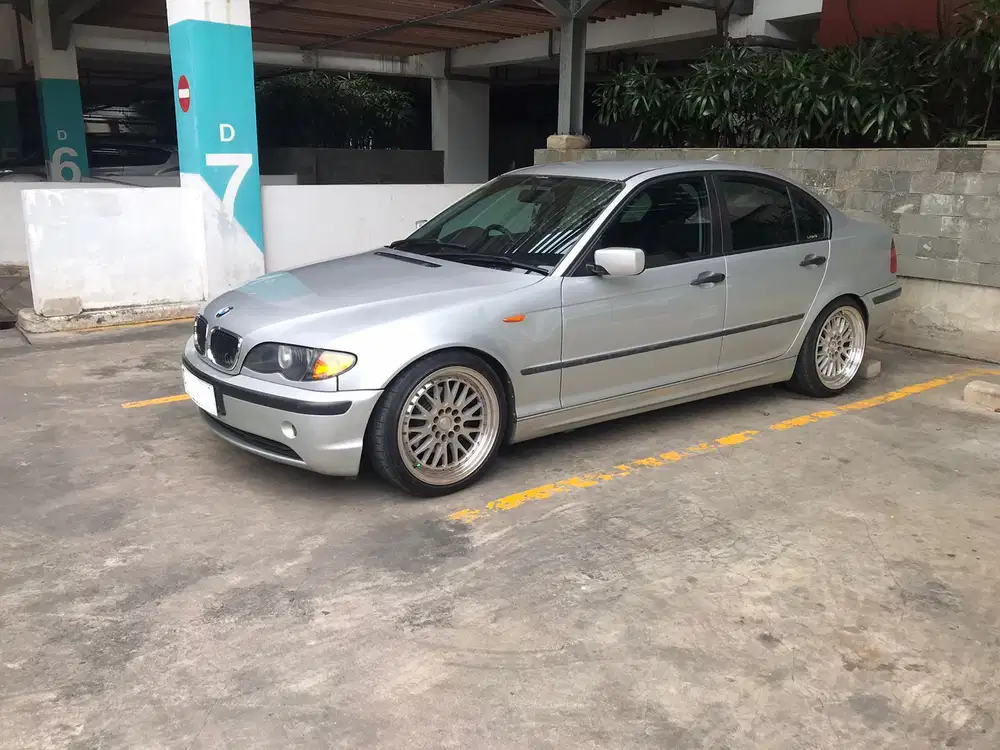 BMW 318i 2002 Bensin