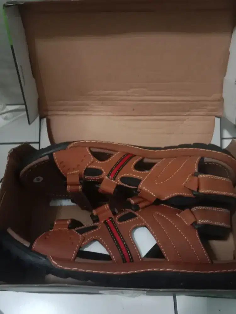 Sandal Gunung masih baru,belum pernah dipkai