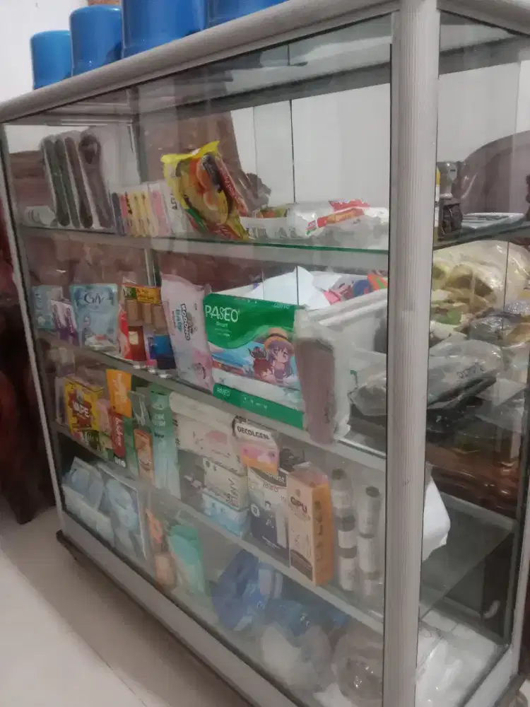 Etalase kaca 4 tingkat