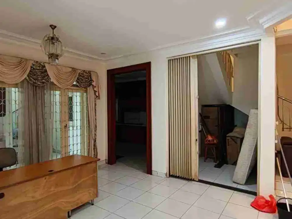 Disewakan Rumah 2 lt di Kartini 5 Jakarta Pusat, akses jalan 2 mbl