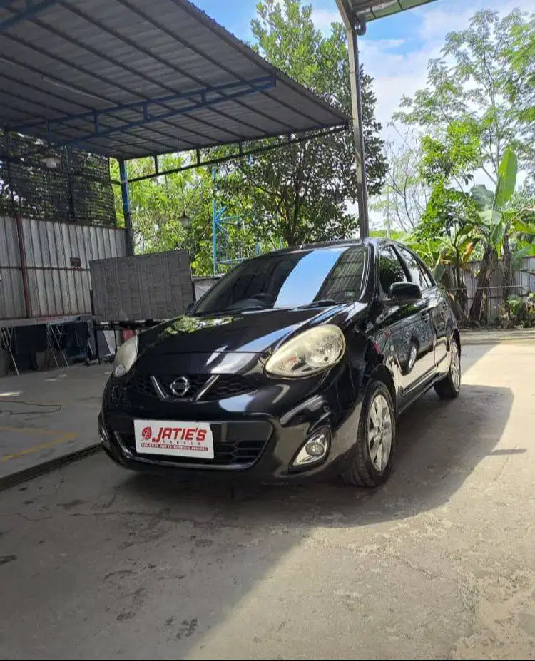 Nissan March 1.5 AT Hitam