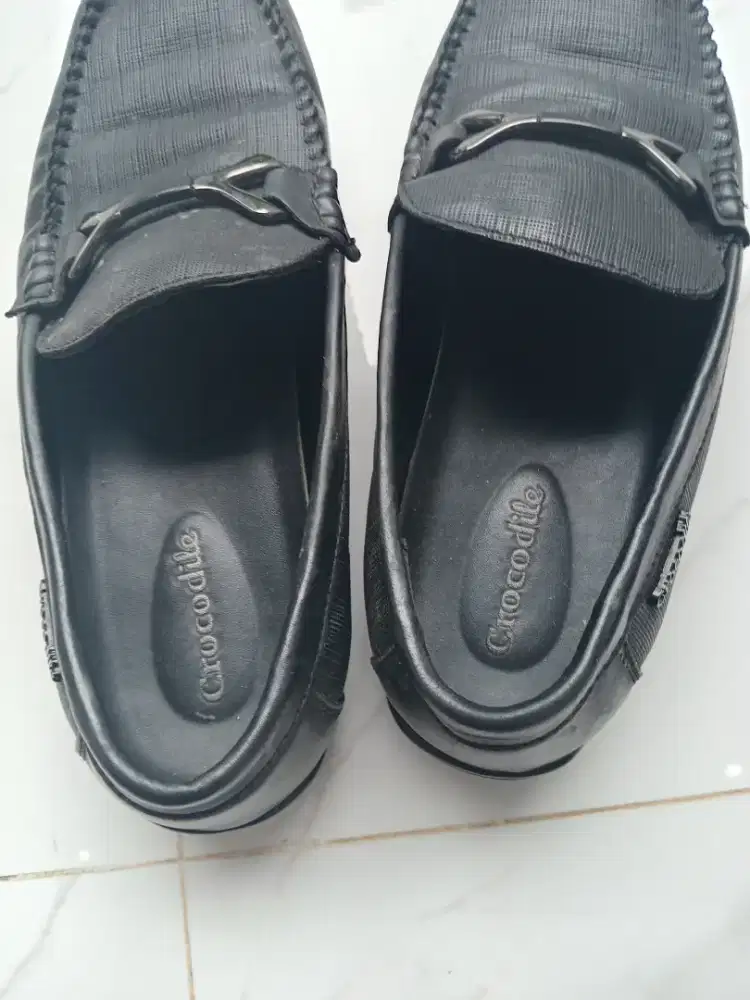 Sepatu crocodile