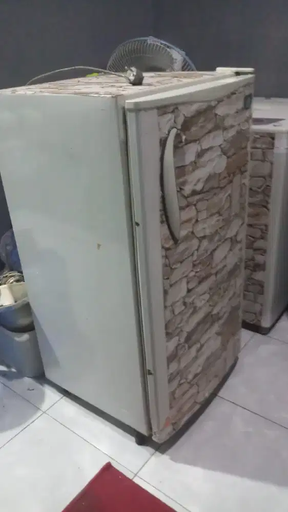Jual kulkas 1 pintu merk uchida dingin  beku normal