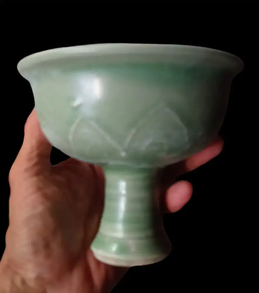 Piring dan standcup seledon