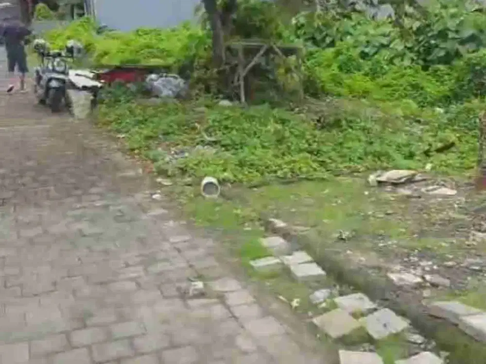 JUAL CEPAT TANAH LUAS 105m² & 105m² ( 2 plot ) Harga global per SHM Zona Kuning Jl Pidada Denpasar Utara.