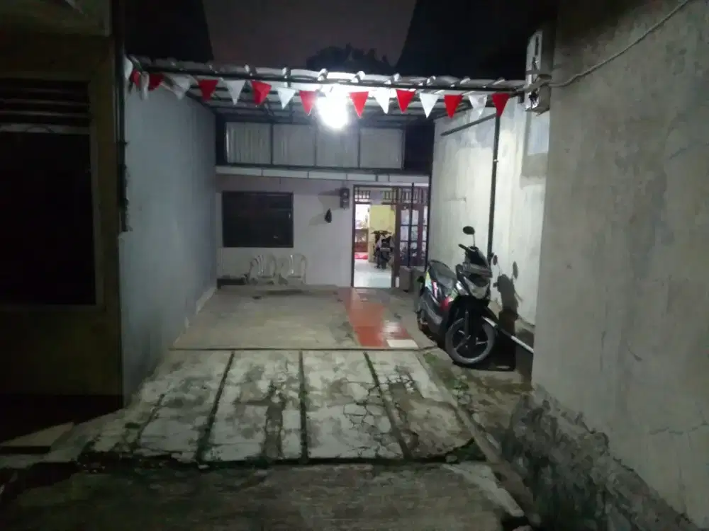 Di jual rumah lokasi strategis di kukusan Beji depok