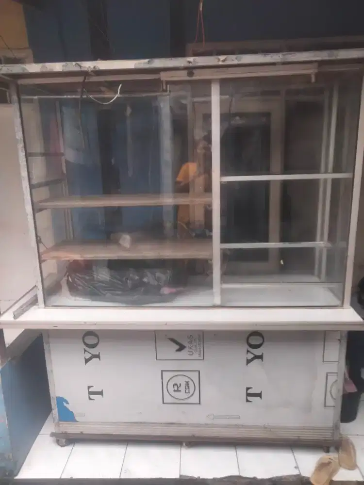 gerobak bekas nasi uduk