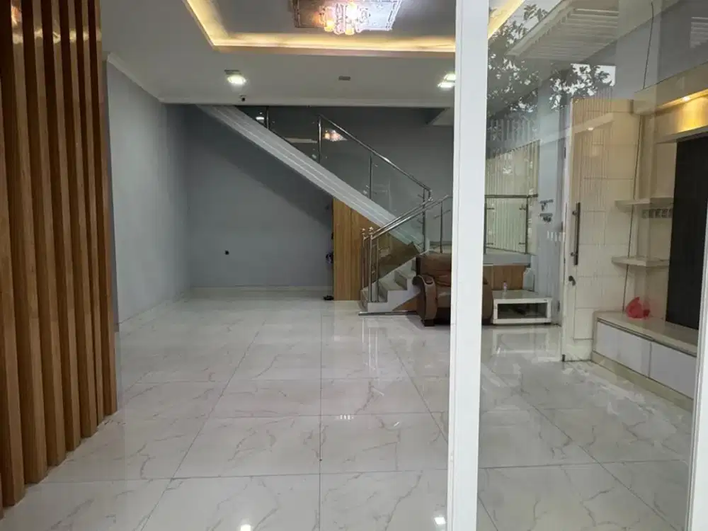 Jual Cepat! Rumah Baru 3 Lantai di Bcs Kelapa Gading Posisi Hook – LT 195 M², 8+1 KT, Turun Harga Dari 5,8M Jadi 4,9M