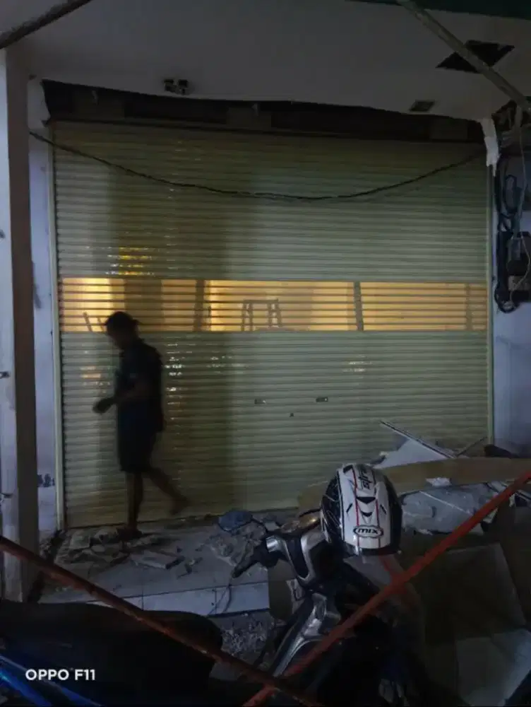 Spesialis perbaikan rolling door panggilan murah