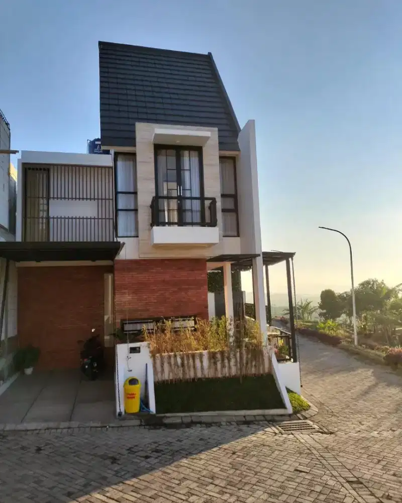 Villa batu untuk investasi jangka panjang, full view 360⁰ dari bawah