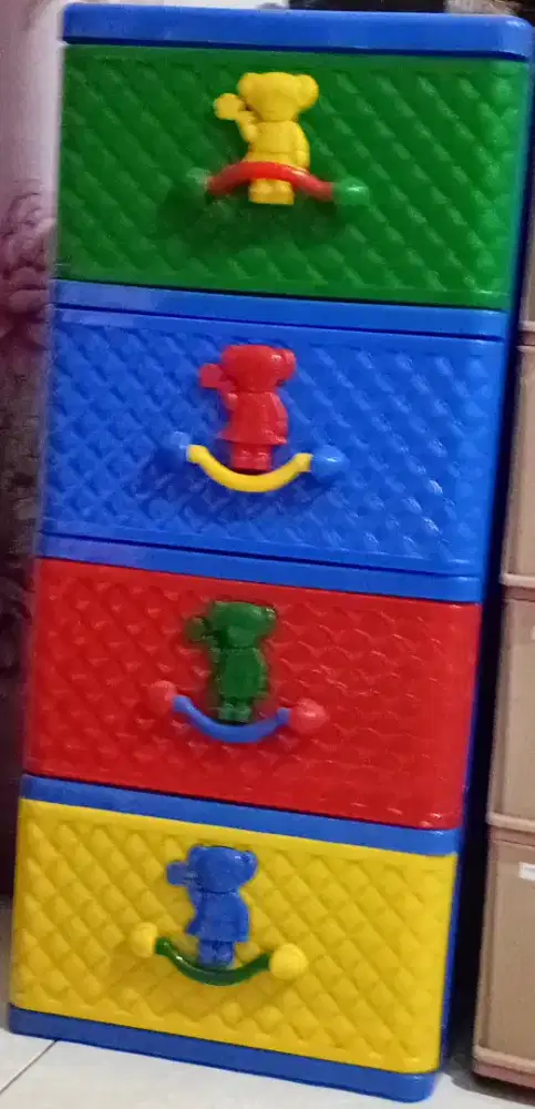 Lemari 4 susun bersih mulus