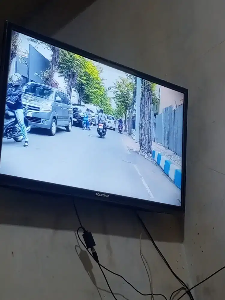 DI JUAL TV POLYTRON 32 INC