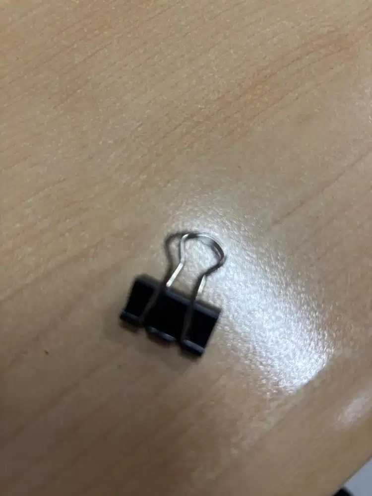 Penjepit kertas kecil dan slim