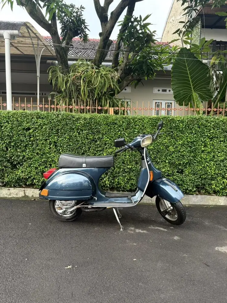 JUAL CEPAT VESPA P150S BIRU METALIK 1982