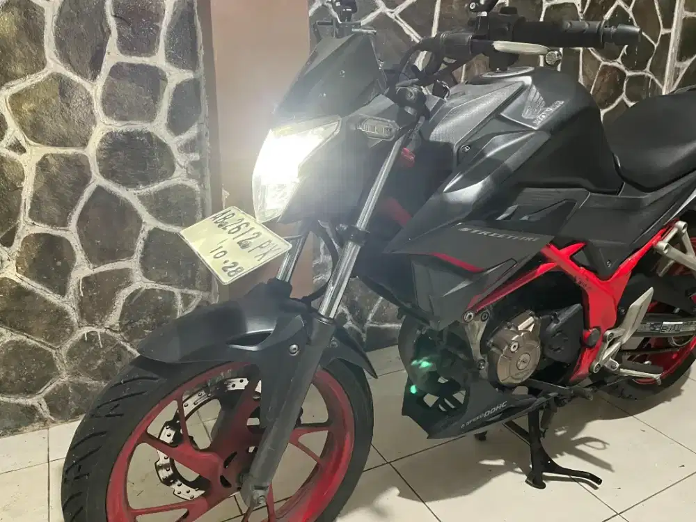 Honda CB150 R BLACK STREETFIGHTER