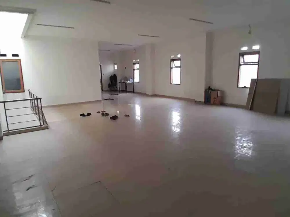 Disewakan Ruko Cocok Untuk Usaha/Kantor/Mini market/Asuransi Lokasi Strategis Dan Ramai