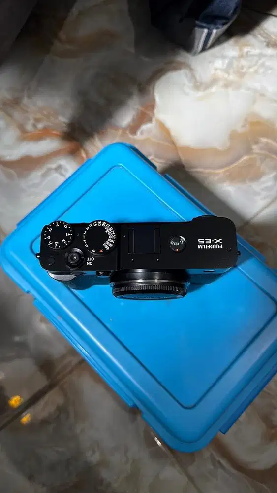 Fujifilm X-E5 with lensa Fujinon XF 35mm F1.4 R