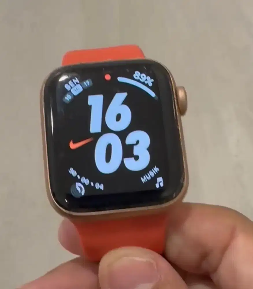 Apple Watch SE Gold 40mm ter-Murah
