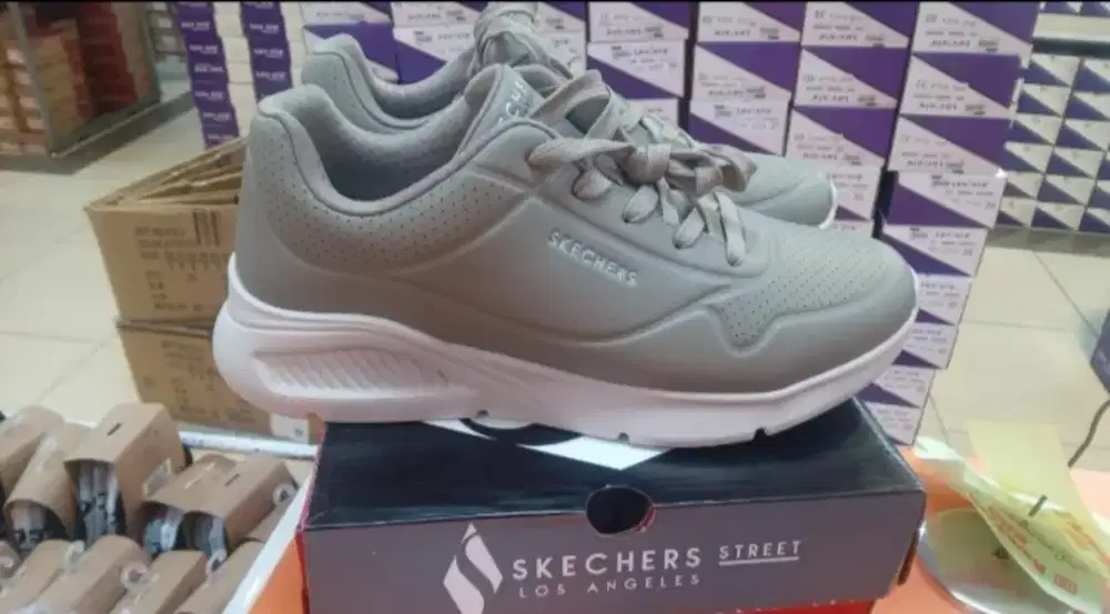Sepatu skechers cowok ori