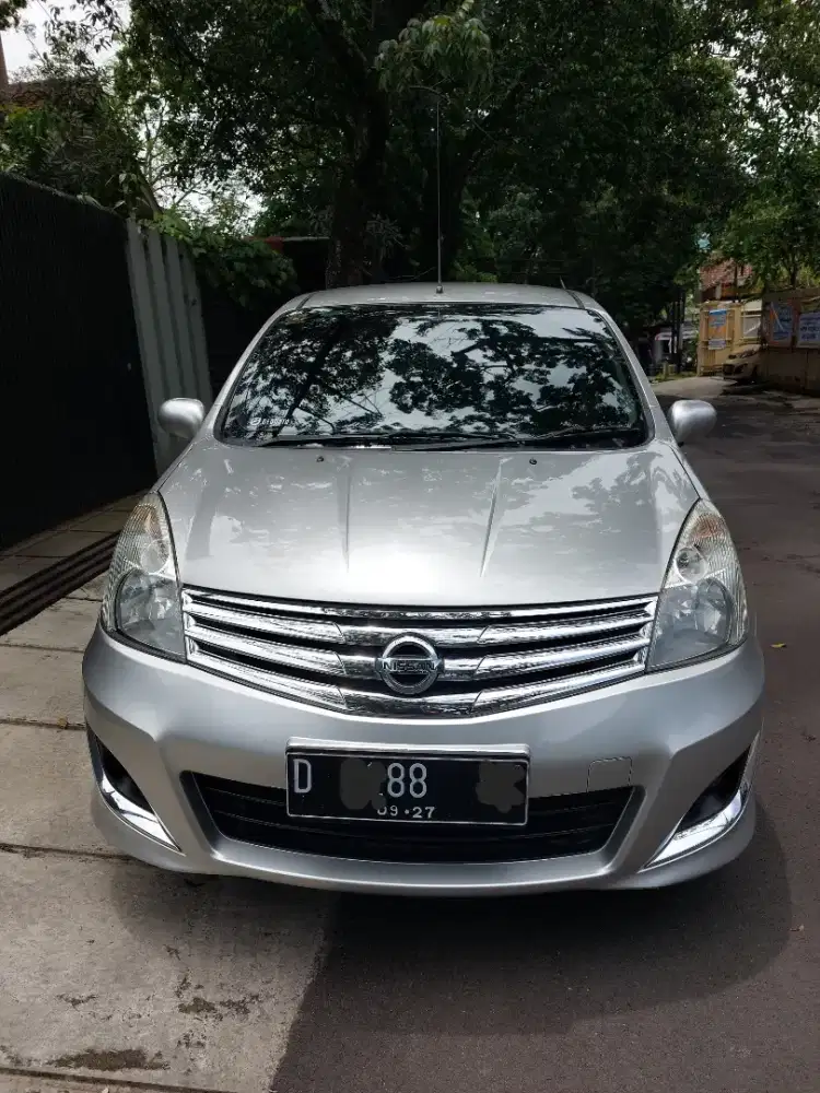 Dijual Nissan Grand Livina 1.5 XV AT 2012 – KM Asli Rendah, Siap Pakai